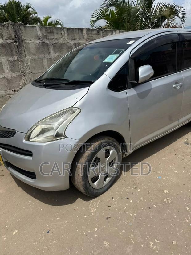 Toyota Ractis 1.5 AWD 2008 Silver