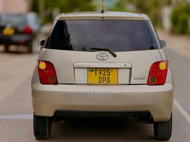 Toyota IST 2005 Gold