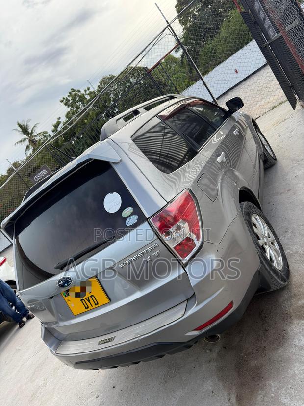 Subaru Forester 2011 Gray
