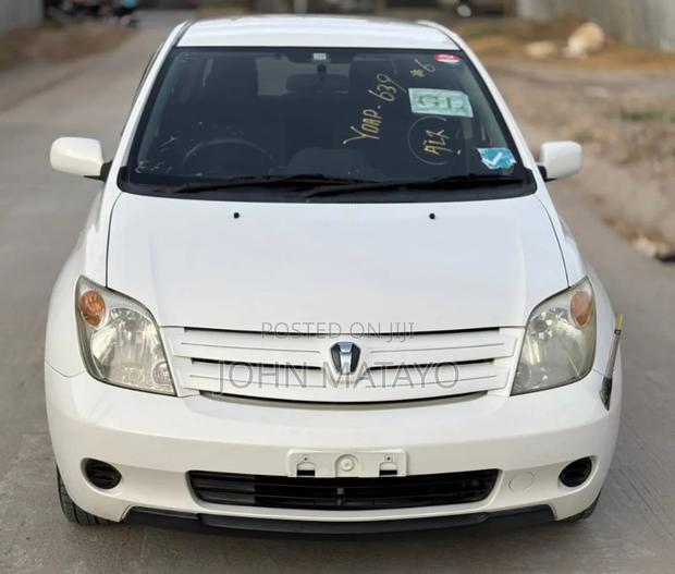 Toyota IST 2003 White