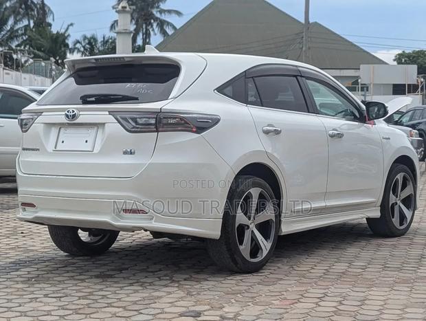 Toyota Harrier 2.5 Hybrid 4WD 2017 White