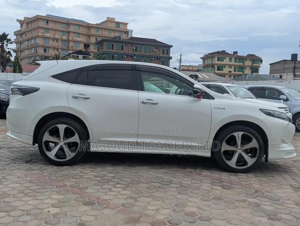 Toyota Harrier 2.5 Hybrid 4WD 2017 White