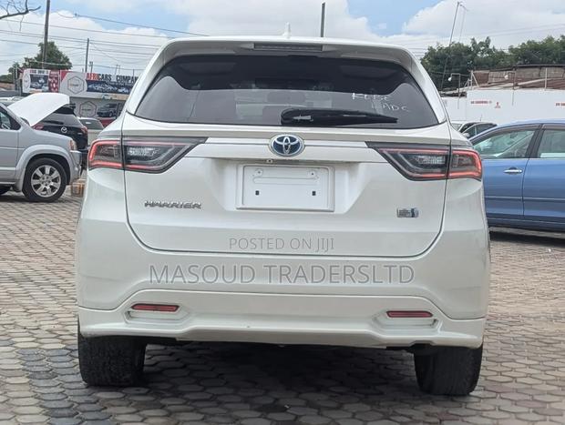 Toyota Harrier 2.5 Hybrid 4WD 2017 White