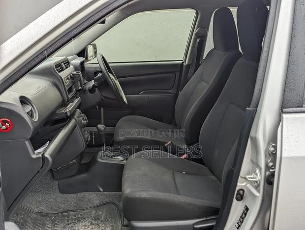Toyota Succeed SV Premium 2014 Silver