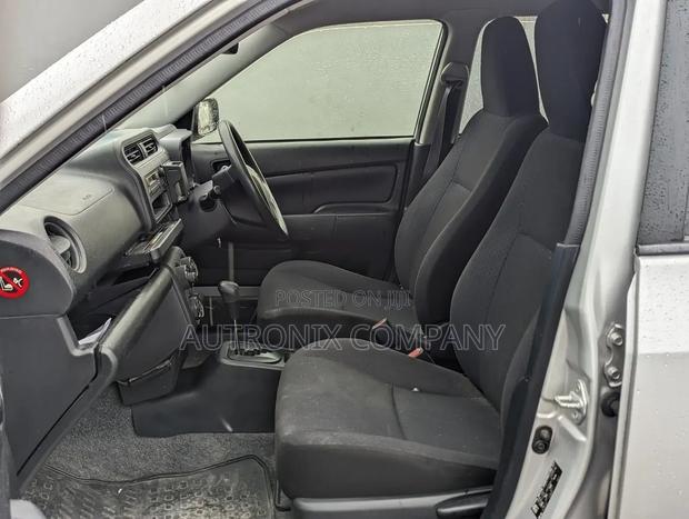 Toyota Succeed SV Premium 2014 Silver