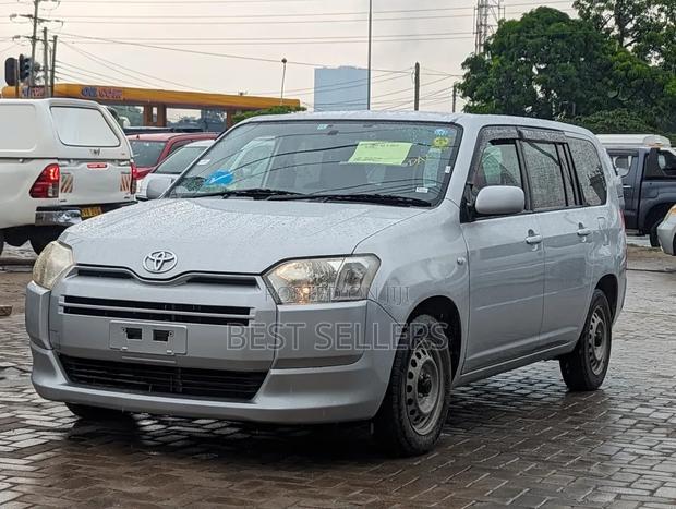 Toyota Succeed SV Premium 2014 Silver
