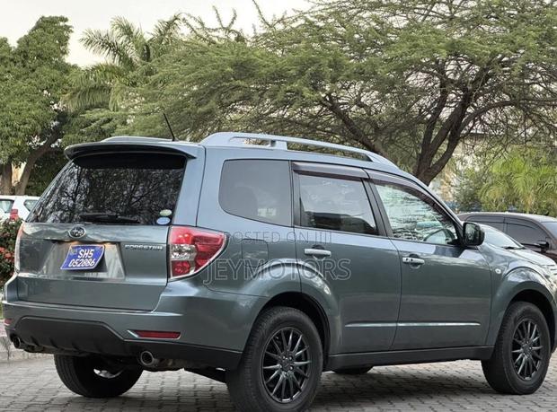 Subaru Forester 2010 Gray