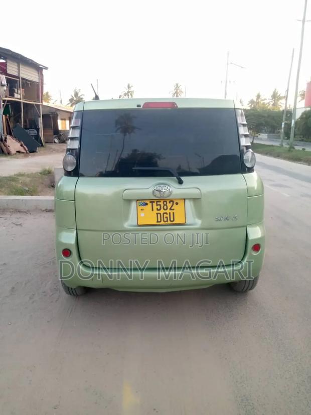 Toyota Sienta 2008 Green