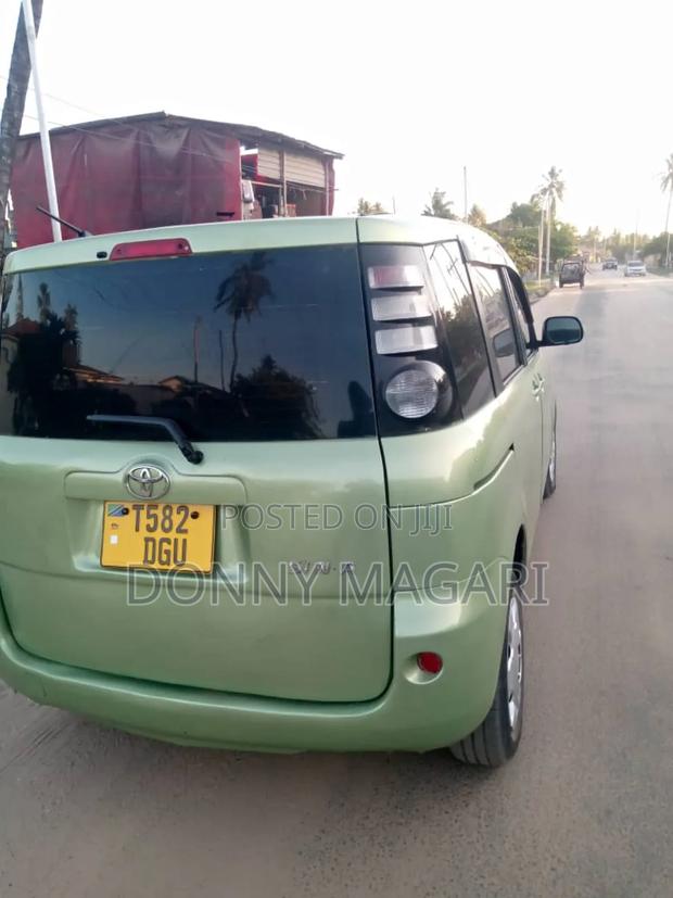 Toyota Sienta 2008 Green