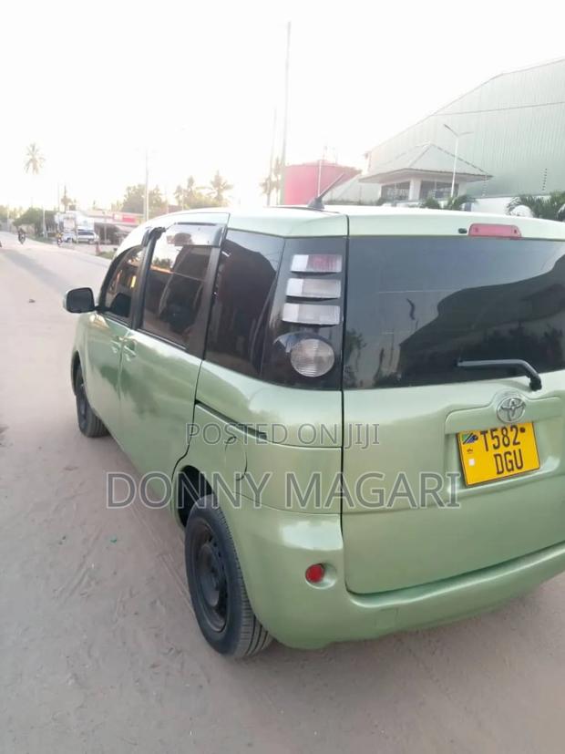 Toyota Sienta 2008 Green