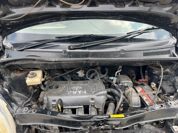 Toyota Porte 2005 Black