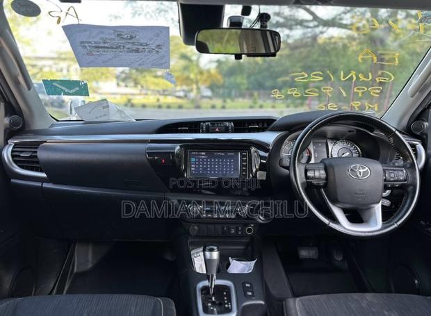 Toyota Hilux 2020 White