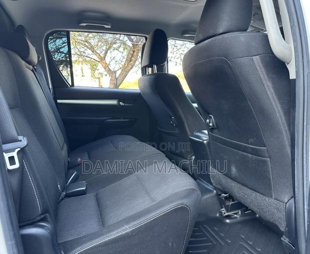 Toyota Hilux 2020 White