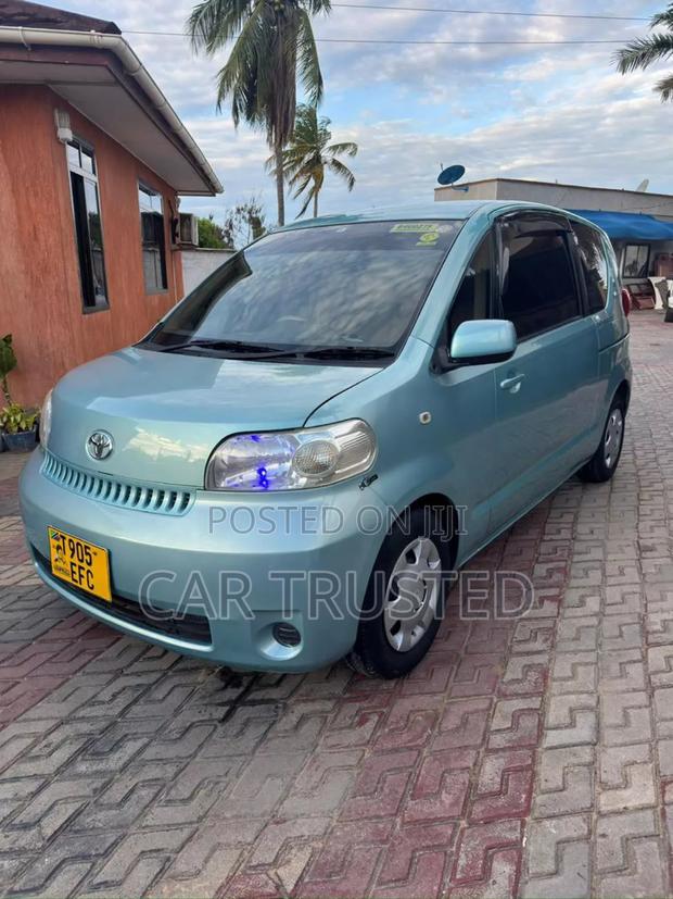 Toyota Porte 1.3 FWD 2004 Beige