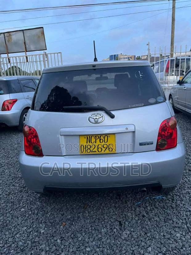 Toyota IST 2005 Silver