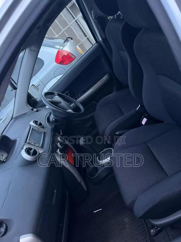 Toyota IST 2005 Silver