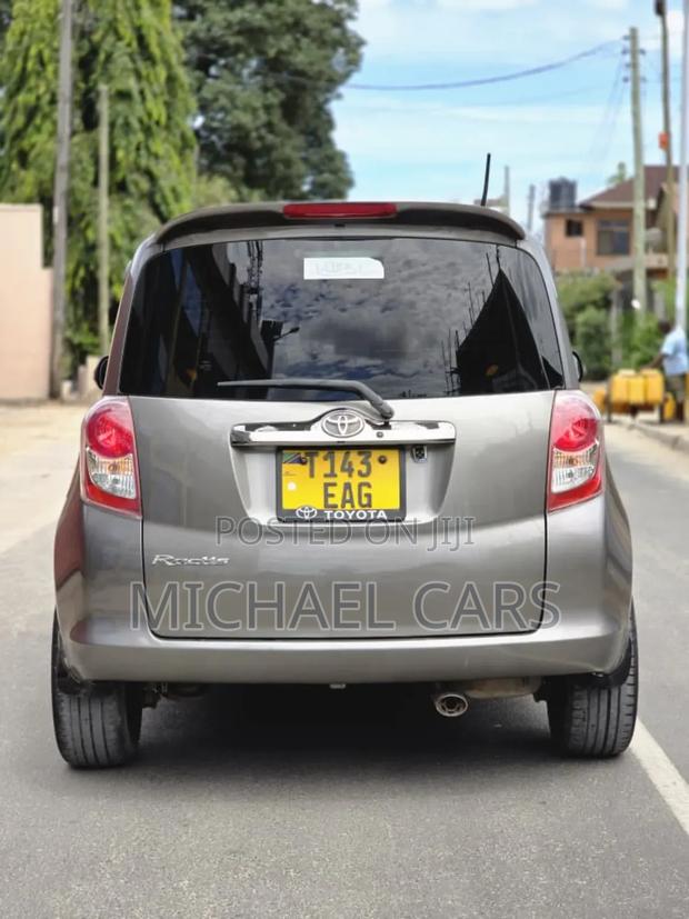 Toyota Ractis 2009 Gray