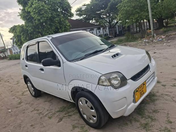 Suzuki Kei 2004 White