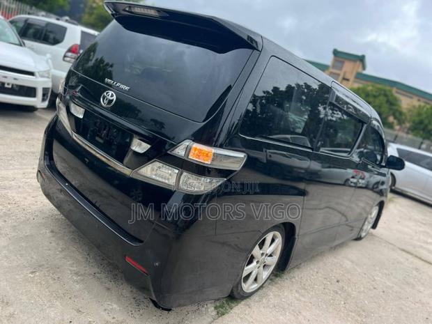Toyota Vellfire 2010 Black