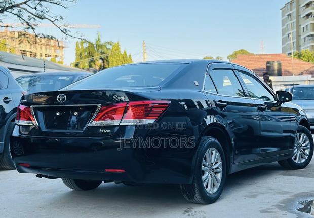 Toyota Crown 2014 Black