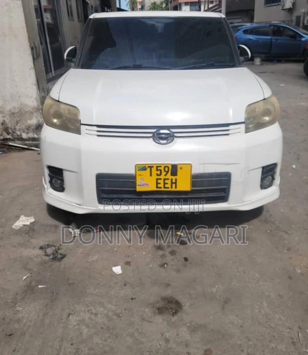 Toyota Corolla Rumion Hatchback 1.5 FWD 2010 White