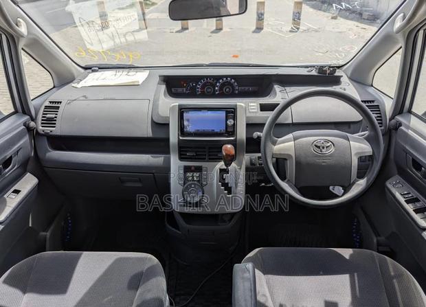 Toyota Noah 2.0 143hp FWD (7 Seater) 2008 Silver