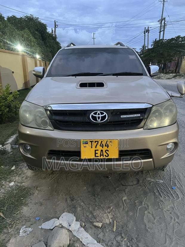 Toyota Fortuner 2010 Beige