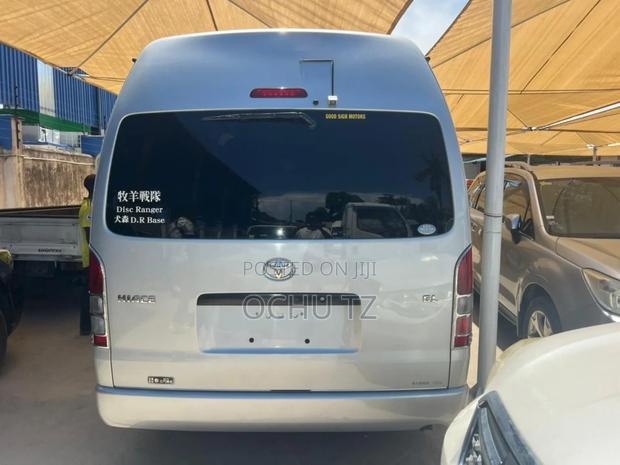 Toyota HiAce 2009 Silver