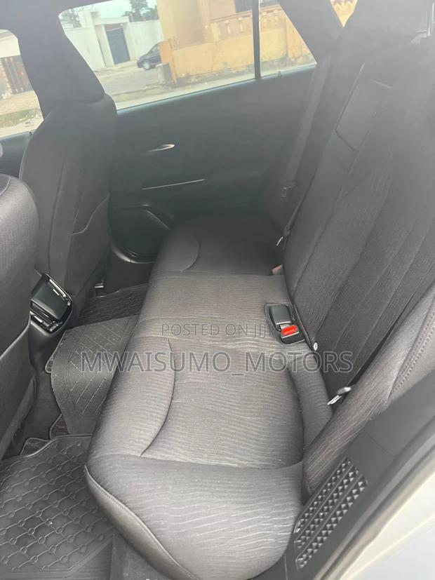 Toyota Crown 2018 Silver