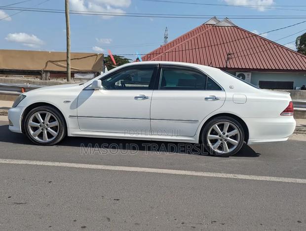 Toyota Crown Royale 2005 White