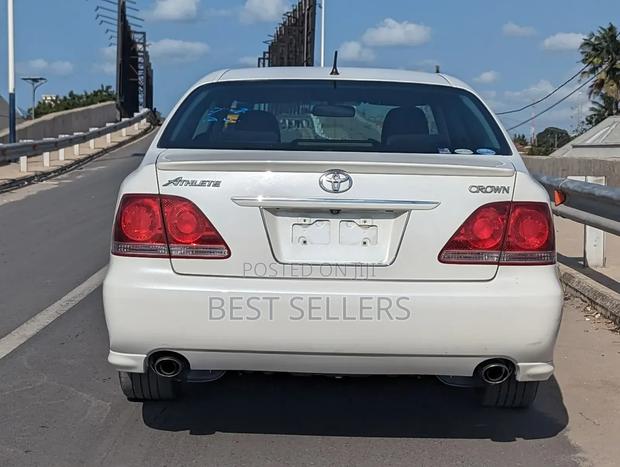 Toyota Crown Royale 2005 White