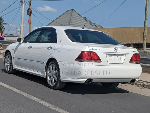 Toyota Crown Royale 2005 White