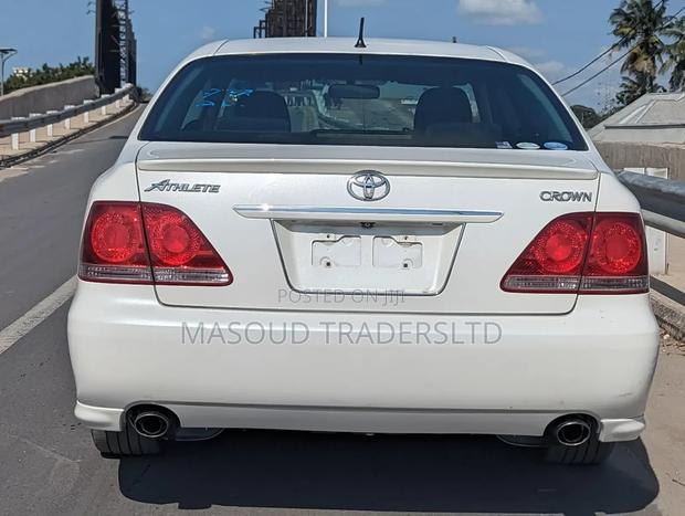 Toyota Crown Royale 2005 White