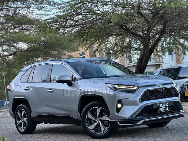 Toyota RAV4 Plug-In Hybrid XSE AWD 2025 Silver