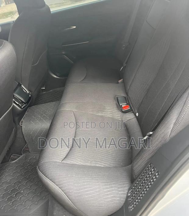 Toyota Crown 2018 Silver