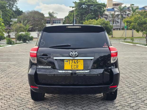 Toyota Vanguard 2011 Black
