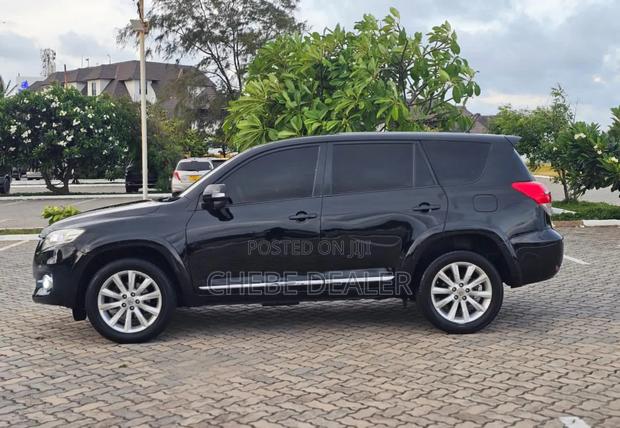 Toyota Vanguard 2011 Black