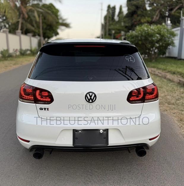Volkswagen Golf 2011 Pearl