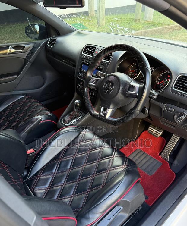 Volkswagen Golf 2011 Pearl
