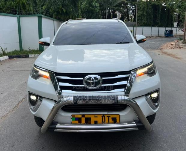 Toyota Fortuner 2.8 D AWD 2019 White