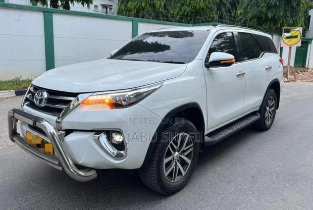 Toyota Fortuner 2.8 D AWD 2019 White