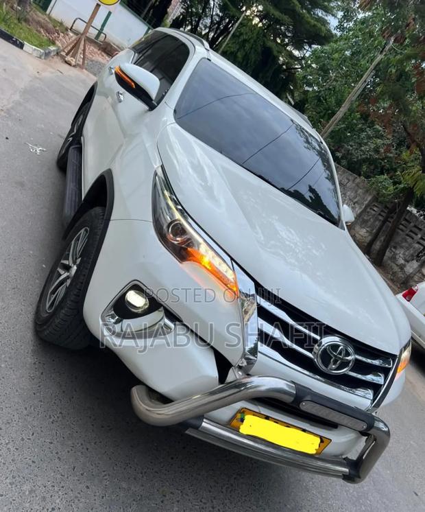 Toyota Fortuner 2.8 D AWD 2019 White