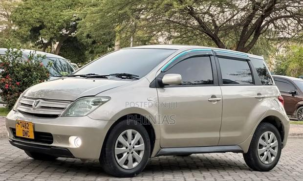 Toyota IST 2004 Beige