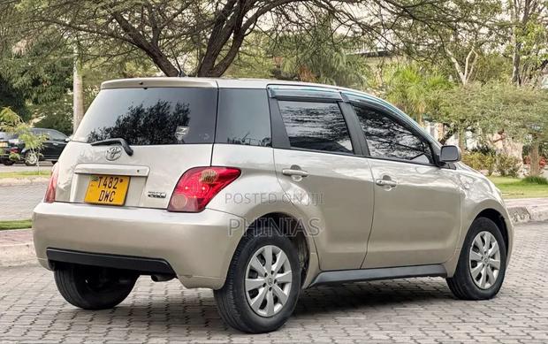 Toyota IST 2004 Beige