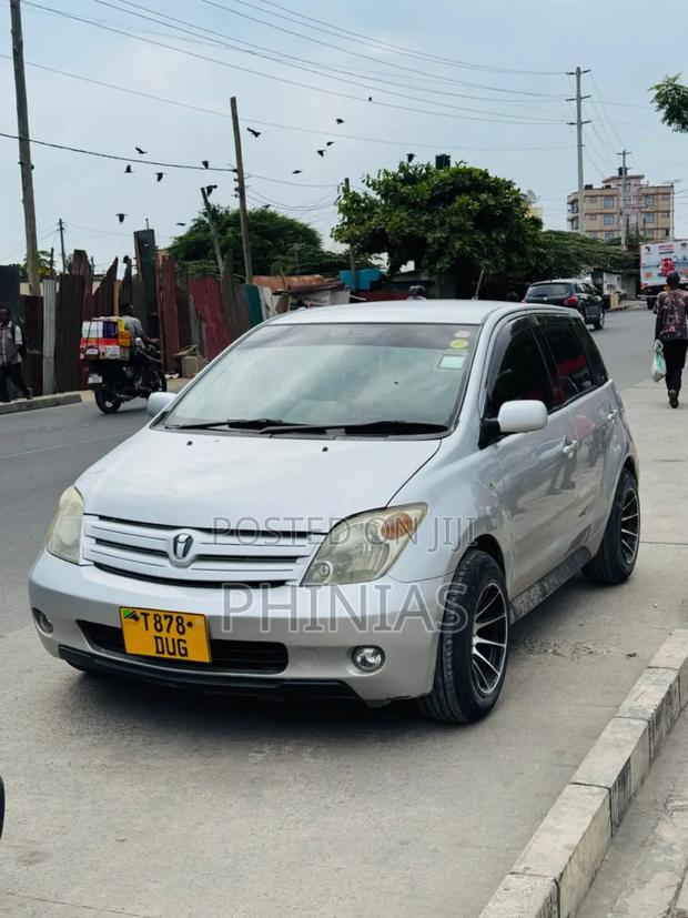 Toyota IST 2005 Silver
