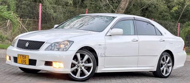 Toyota Crown 2006 White