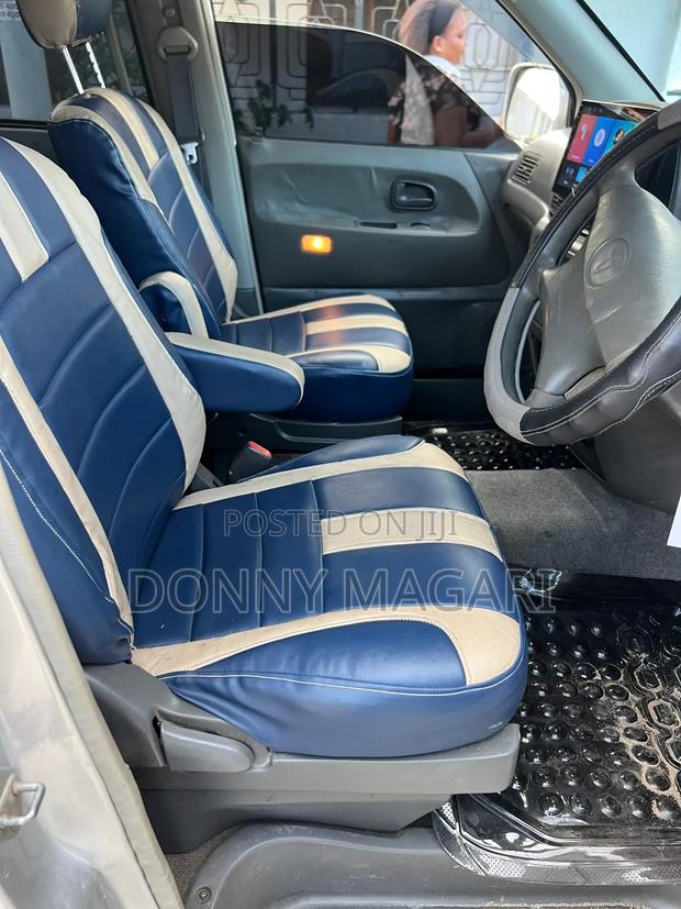 Toyota Noah 2.0 AWD (8 Seater) 2004 Silver