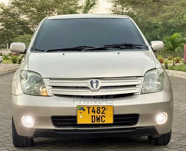 Toyota IST 2004 Beige