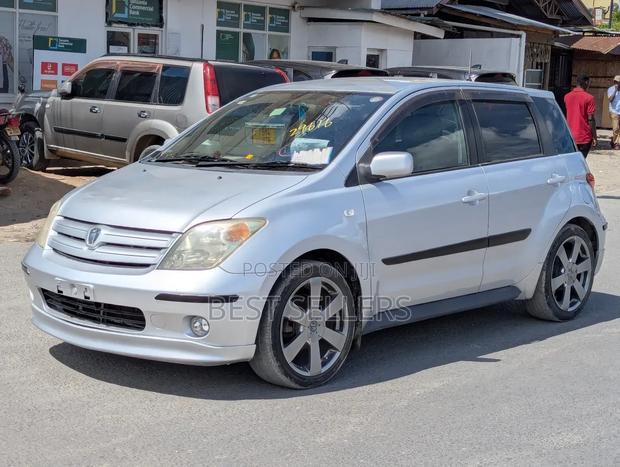 Toyota IST 2002 Silver