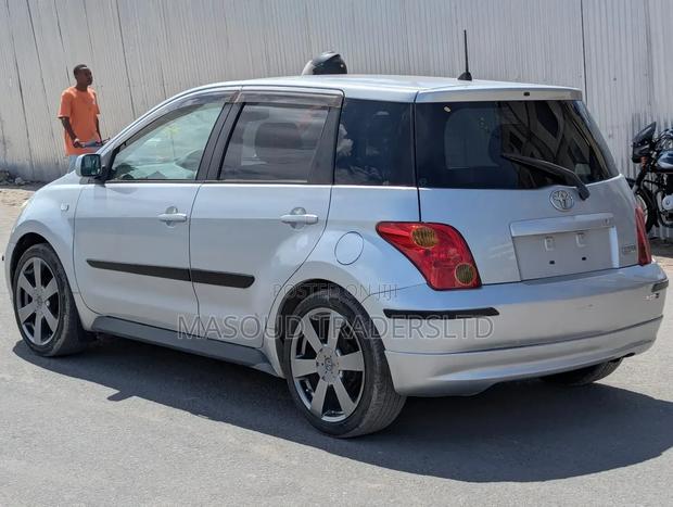 Toyota IST 2002 Silver